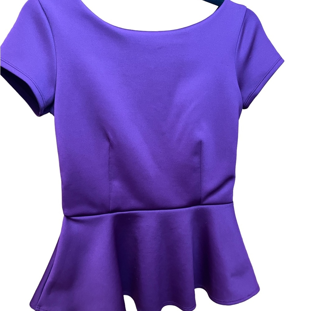 Bisou Bisou XS formal blouse, scoop neckline, keyhole at back w/ button closure
